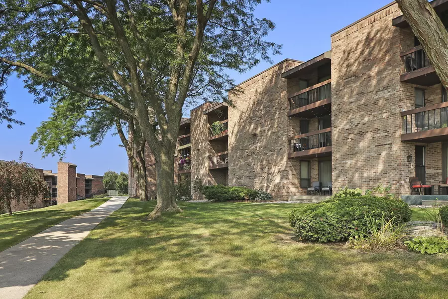 3635 N Tucker Pl Unit 210, Milwaukee, WI 53222