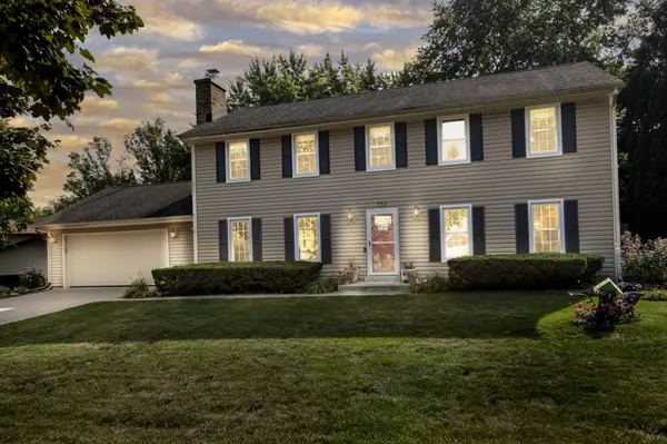 756 Crestwood Dr, Waukesha, WI 53188