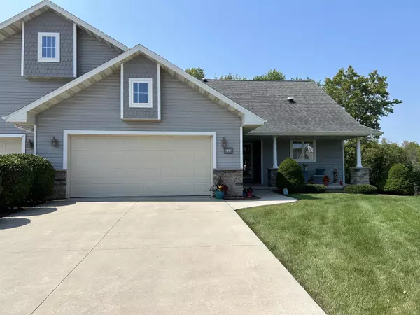 534 Mapleleaf Ct, Manitowoc, WI 54220