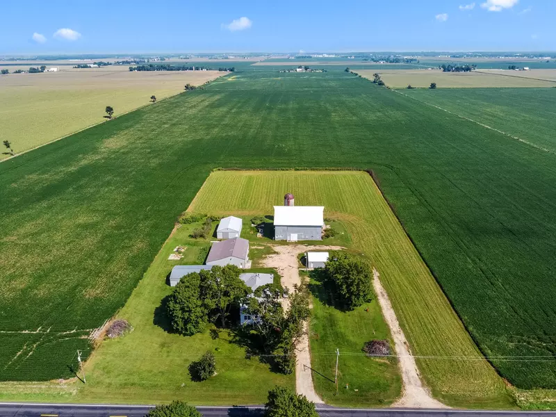 W6646 State Line Rd, Walworth, WI 53184