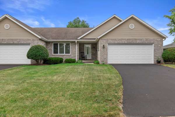 123 Macarthur Dr, Mukwonago, WI 53149