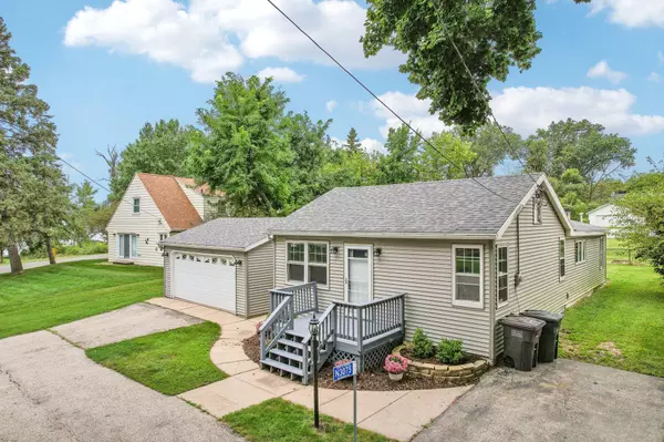 N3075 Satinwood Rd, Geneva, WI 53147