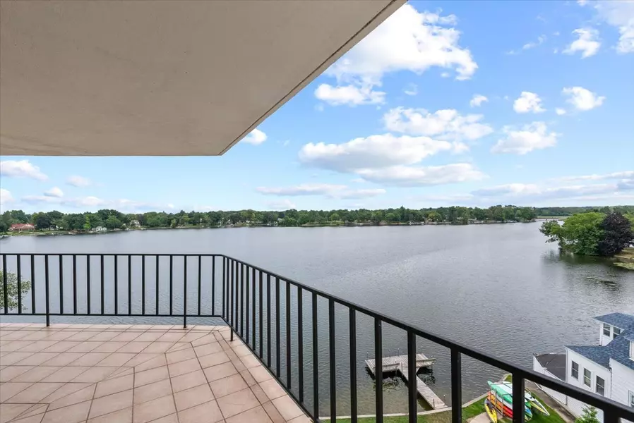 333 N Lake Rd Unit 605, Oconomowoc, WI 53066