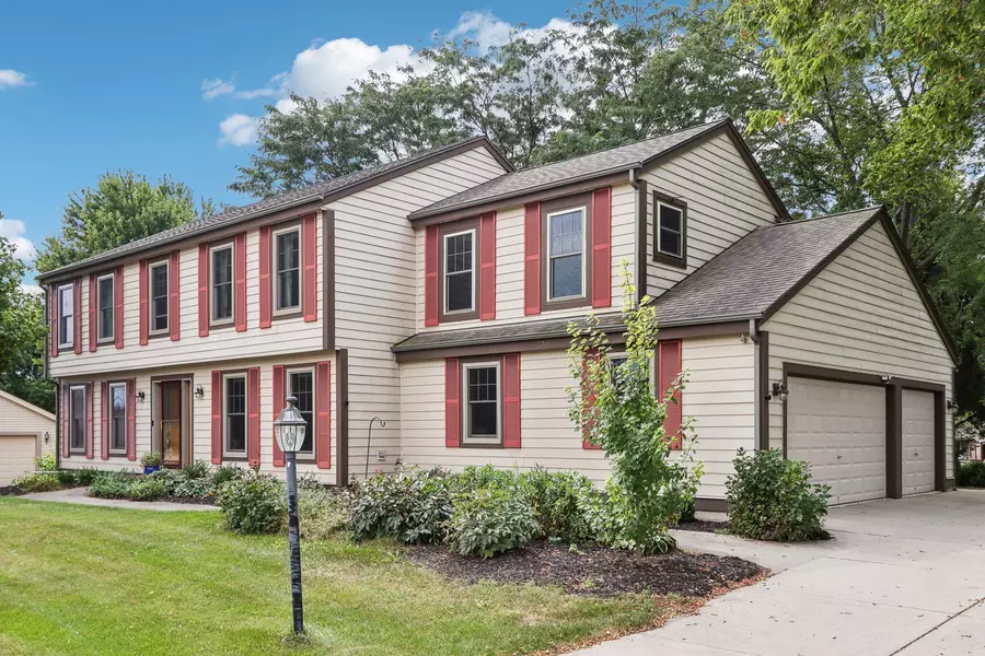 2711 Foxboro Ct, Waukesha, WI 53189