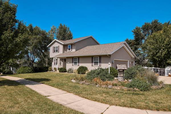 1240 W Bloomingfield Dr, Whitewater, WI 53190