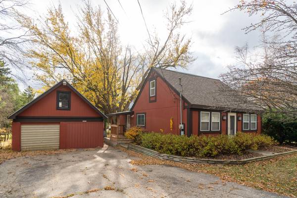 W3895 Woodland Dr, Geneva, WI 53147