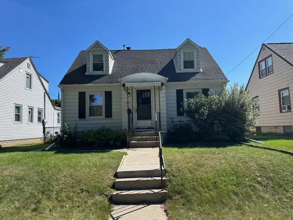 3769 E Carpenter Ave, Cudahy, WI 53110