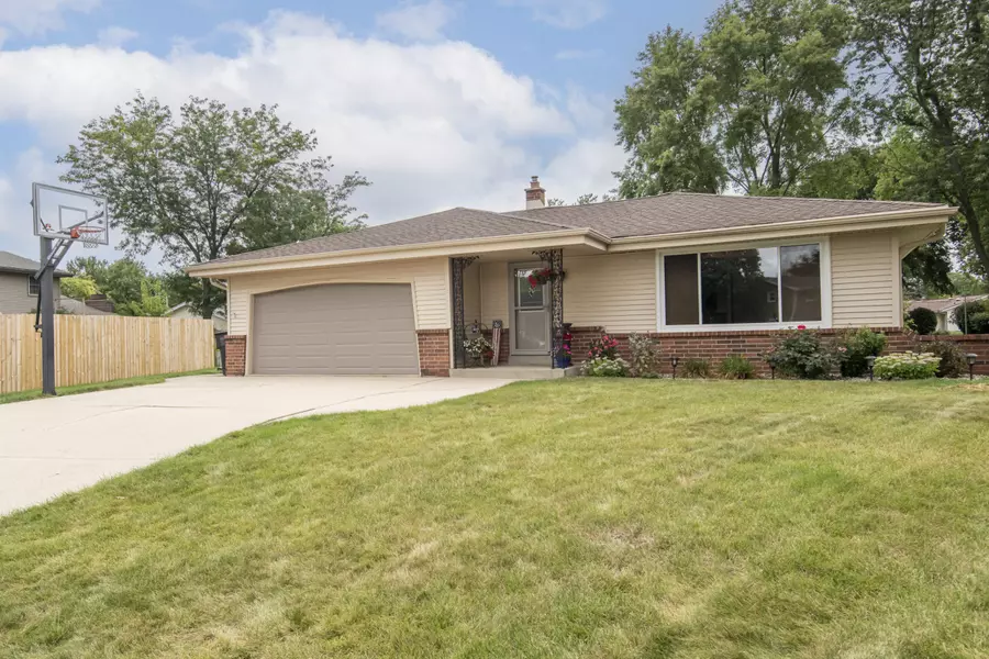 1118 Church Way Ct, Mukwonago, WI 53149