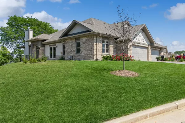 7560 W Tuckaway Pines Cir, Franklin, WI 53132