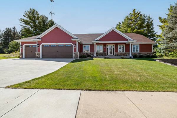 3219 Drumlin Dr, Hartford, WI 53086