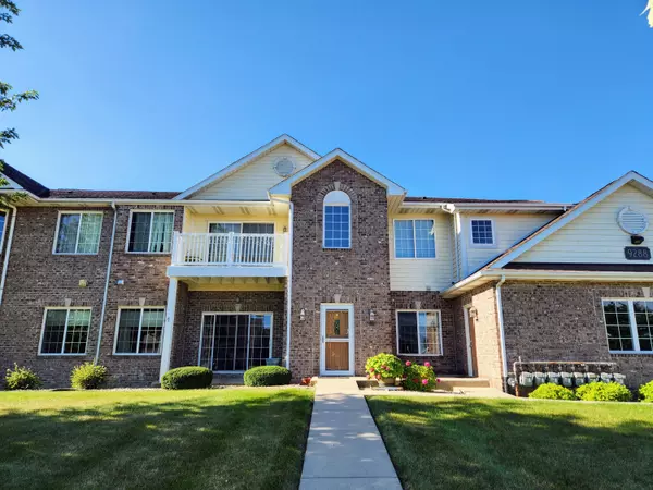 9288 Creekside Cir Unit 223, Pleasant Prairie, WI 53158