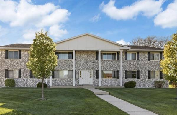 10416 W Whitnall Edge Ct Unit 202, Franklin, WI 53132