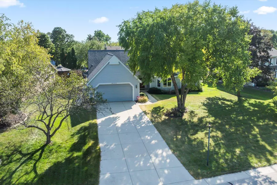 N28W22311 Foxwood Ln, Pewaukee, WI 53186