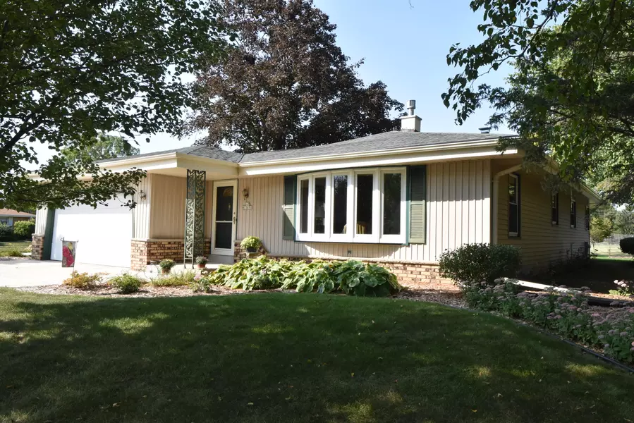 S67W13650 Fleetwood Rd, Muskego, WI 53150