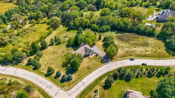 Delafield, WI 53018,66 Meadow Ln