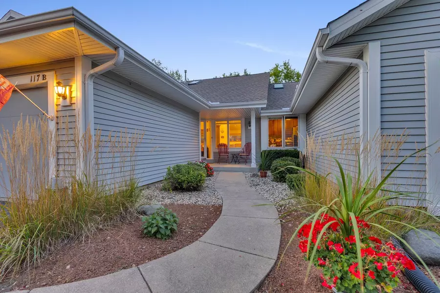 117 East Sutton Pl Unit B, Waukesha, WI 53188