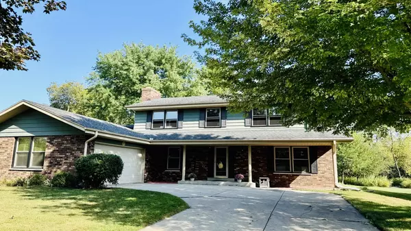 6634 Riverdale Ln, Greendale, WI 53129