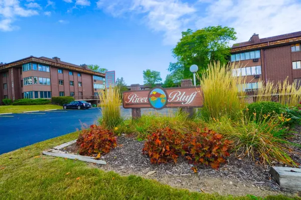 N85W15700 Ridge Rd Unit 305, Menomonee Falls, WI 53051