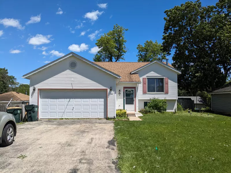 170 Hillside Dr, Twin Lakes, WI 53181