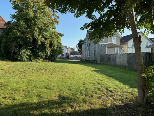 Milwaukee, WI 53233,1821 W State St