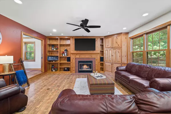 Delafield, WI 53029,2087 Timber Oak Ct