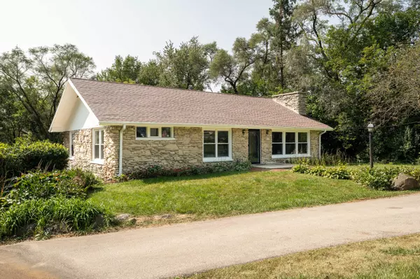 S47W22599 Lawnsdale Rd, Waukesha, WI 53189