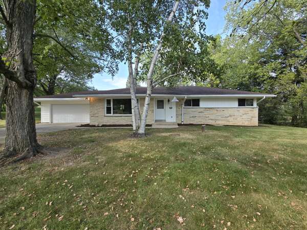 16300 Coronado Ct, Brookfield, WI 53005