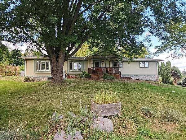 N6159 Clearview Dr, Fredonia, WI 53021