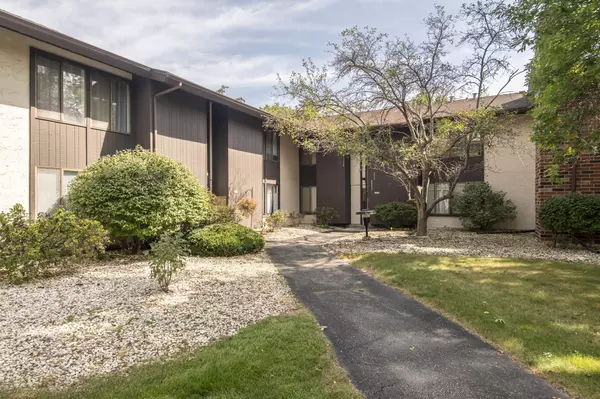 2120 W Good Hope Rd Unit 8, Glendale, WI 53209