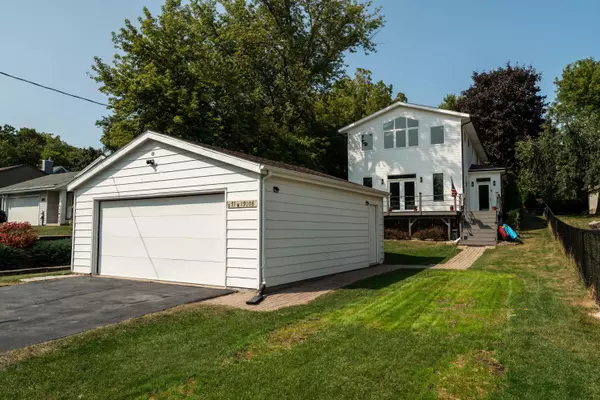 Muskego, WI 53150,S71W19108 Hillview Dr