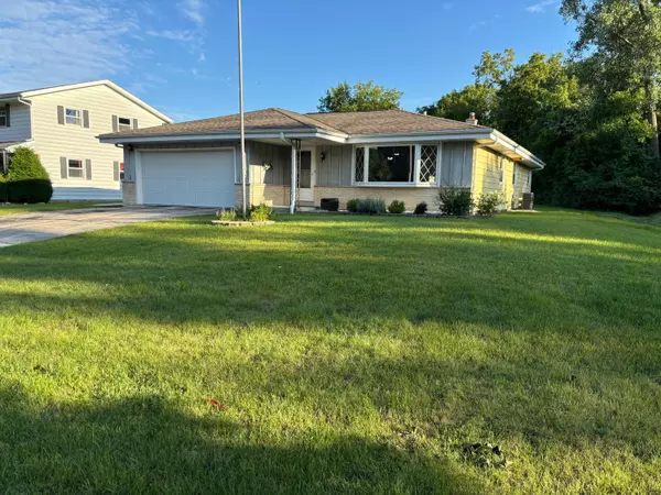 3901 W Plainfield Ave, Greenfield, WI 53221