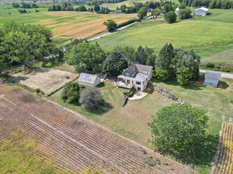 N4614 Paradise Rd, Jefferson, WI 53137