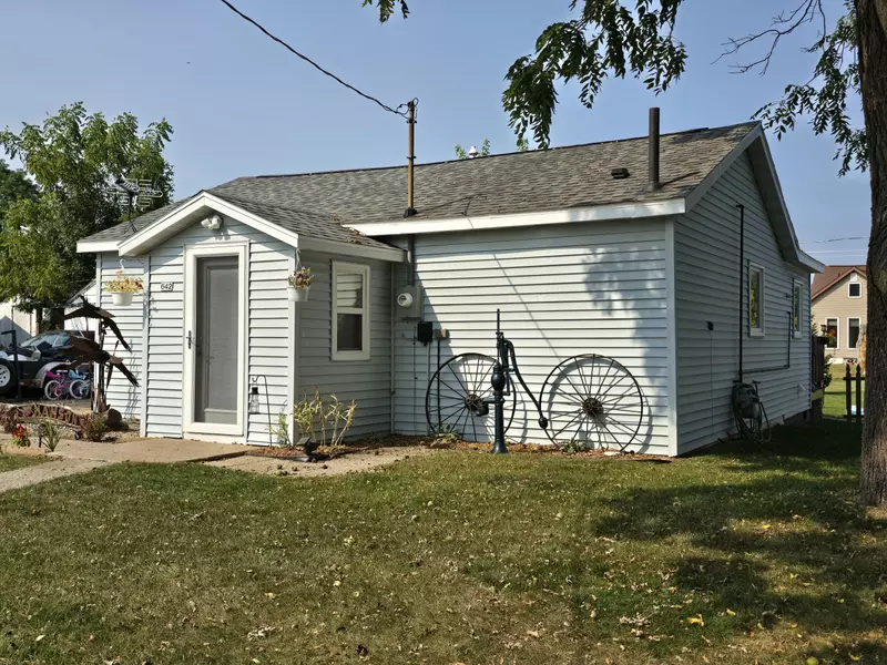 642 E Taft St, Blair, WI 54616