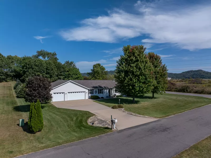 W7912 Vermeer St, Holland, WI 54636