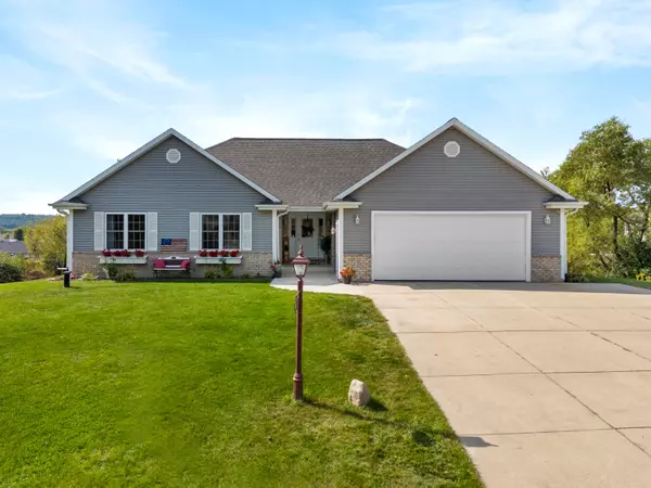 N635 S HICKORY HILLS Dr,  Ashippun,  WI 53066