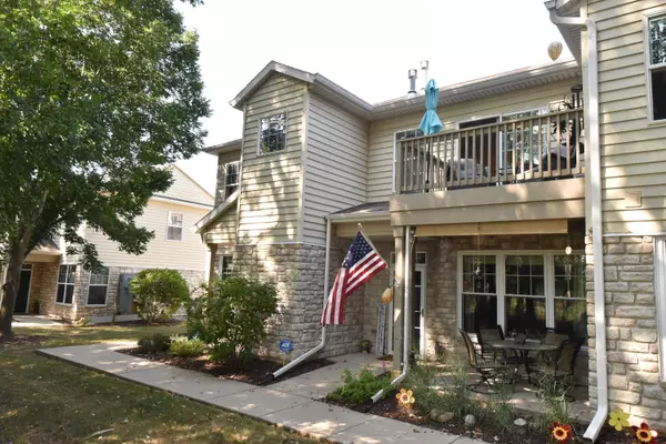 Pewaukee, WI 53072,N16W26443 Meadowgrass Cir Unit F