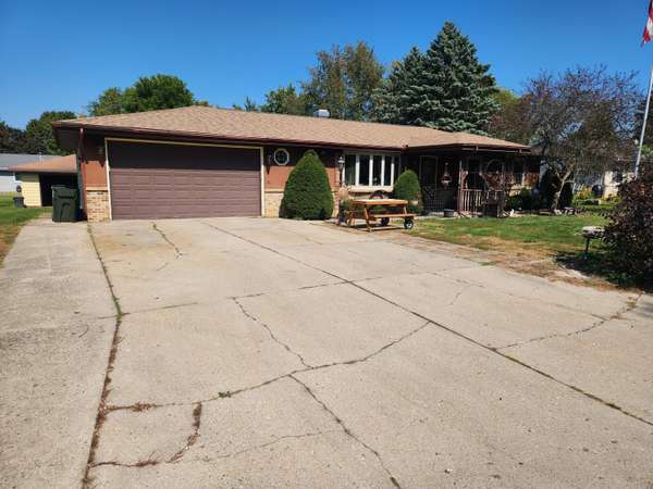 1115 Sycamore St, Delavan, WI 53115