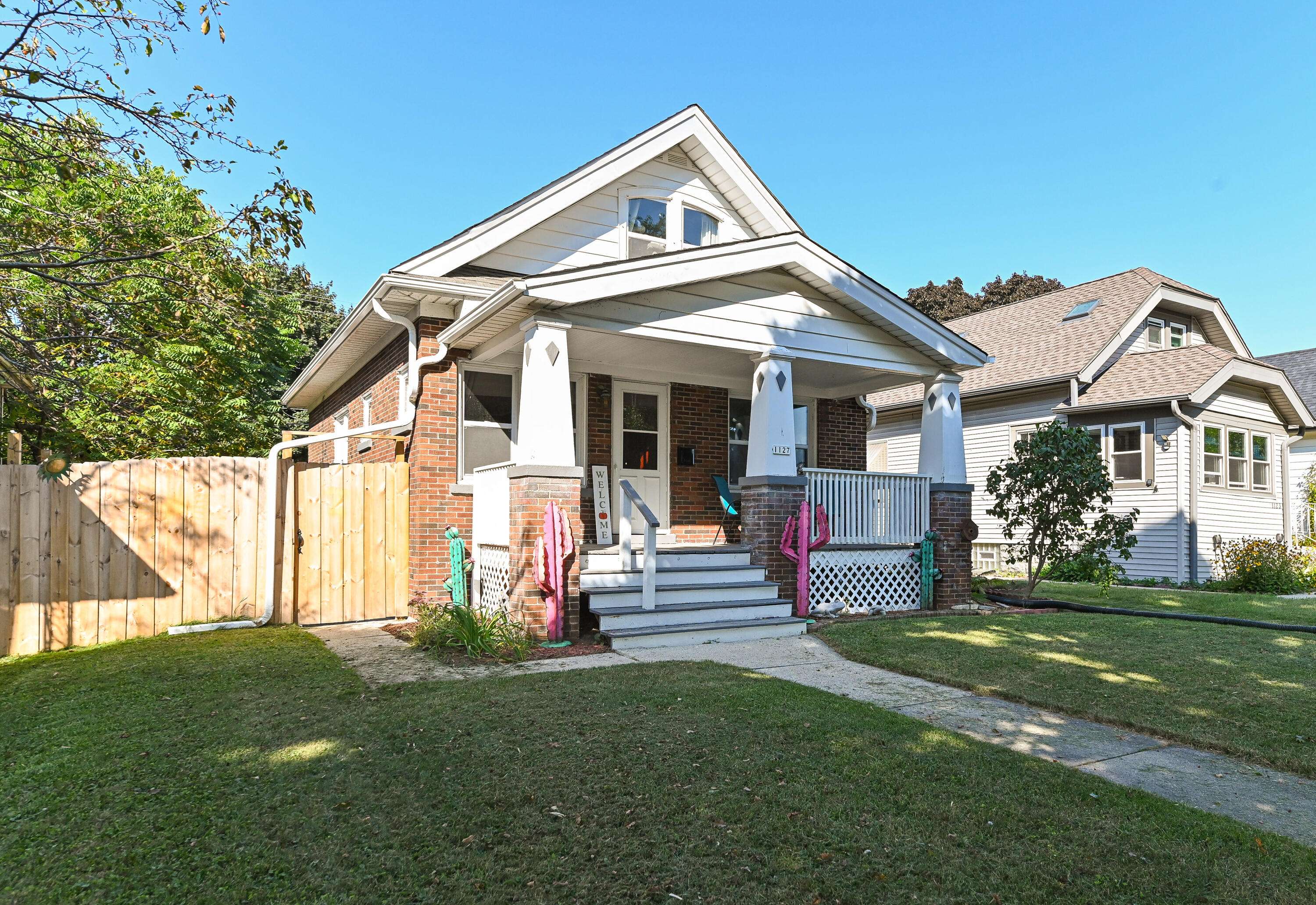1127 S 85th St, West Allis, WI 53214