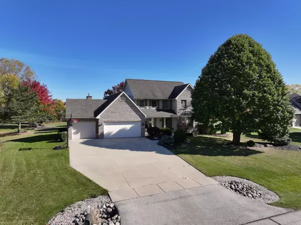 829 Country Club Ln, Fond Du Lac, WI 54935