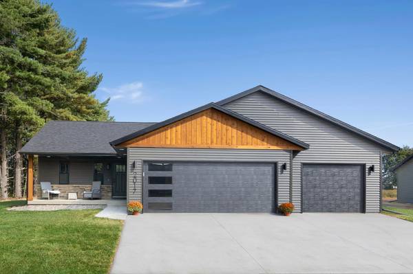 2017 Golden Gate Way, Holmen, WI 54636