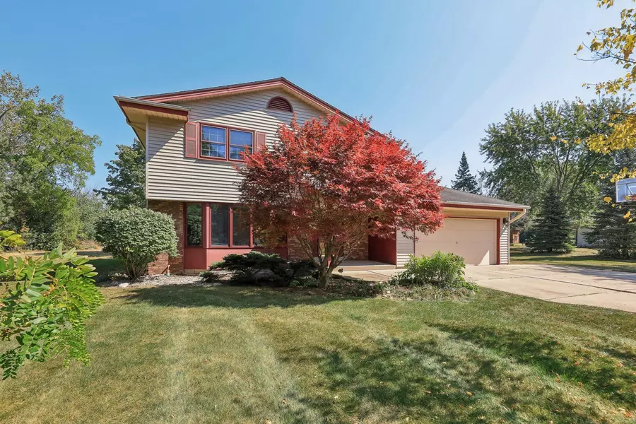 11404 N Country View Dr, Mequon, WI 53092