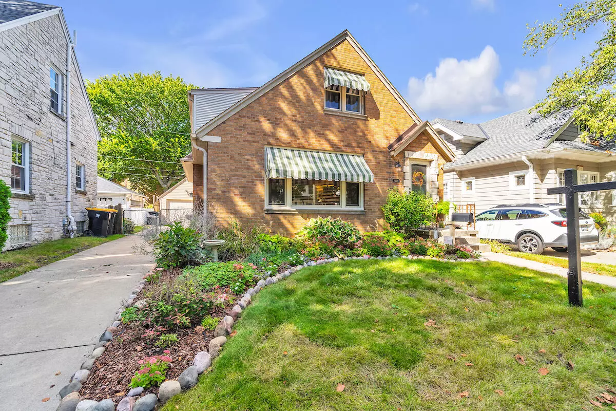 Wauwatosa, WI 53213,2409 N 71st St