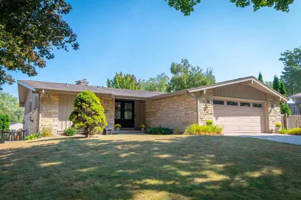 Wauwatosa, WI 53222,3322 N 105th St