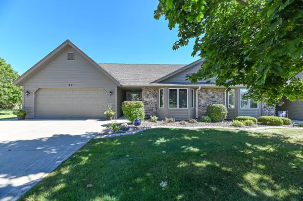 West Bend, WI 53095,1301 Stonewood Cir Unit D