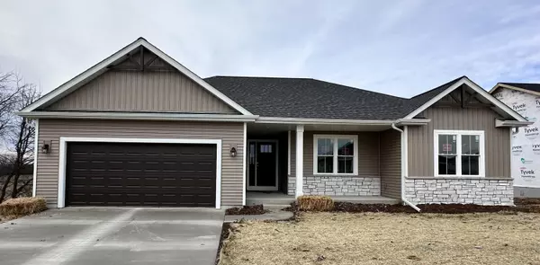 431 Crestview Ln, Lake Mills, WI 53551