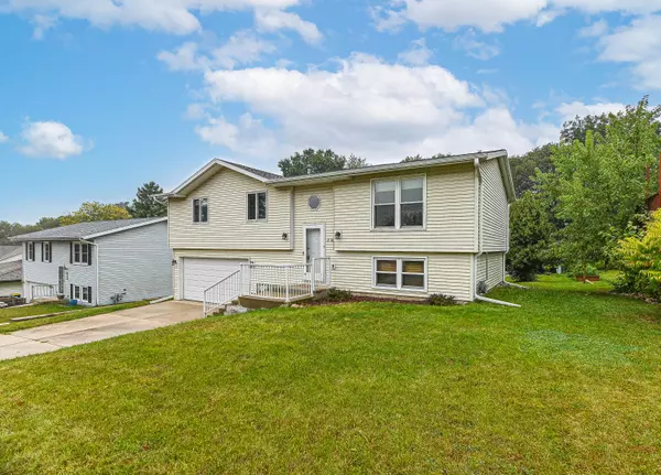 820 Squire Ln, West Bend, WI 53090