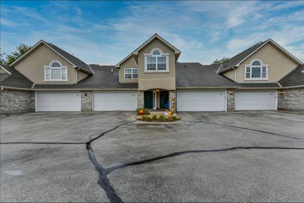 9147 W Elm Ct Unit B, Franklin, WI 53132