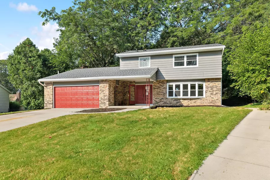 9 Lambeth Cir, Madison, WI 53711