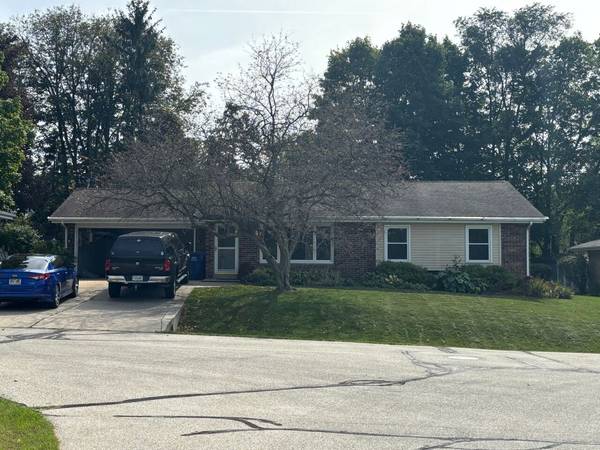 529 Highview Dr, Slinger, WI 53086