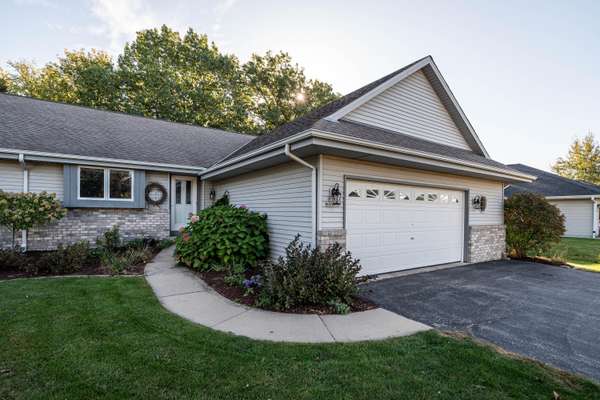 W196N11458 Shadow Wood Dr, Germantown, WI 53022